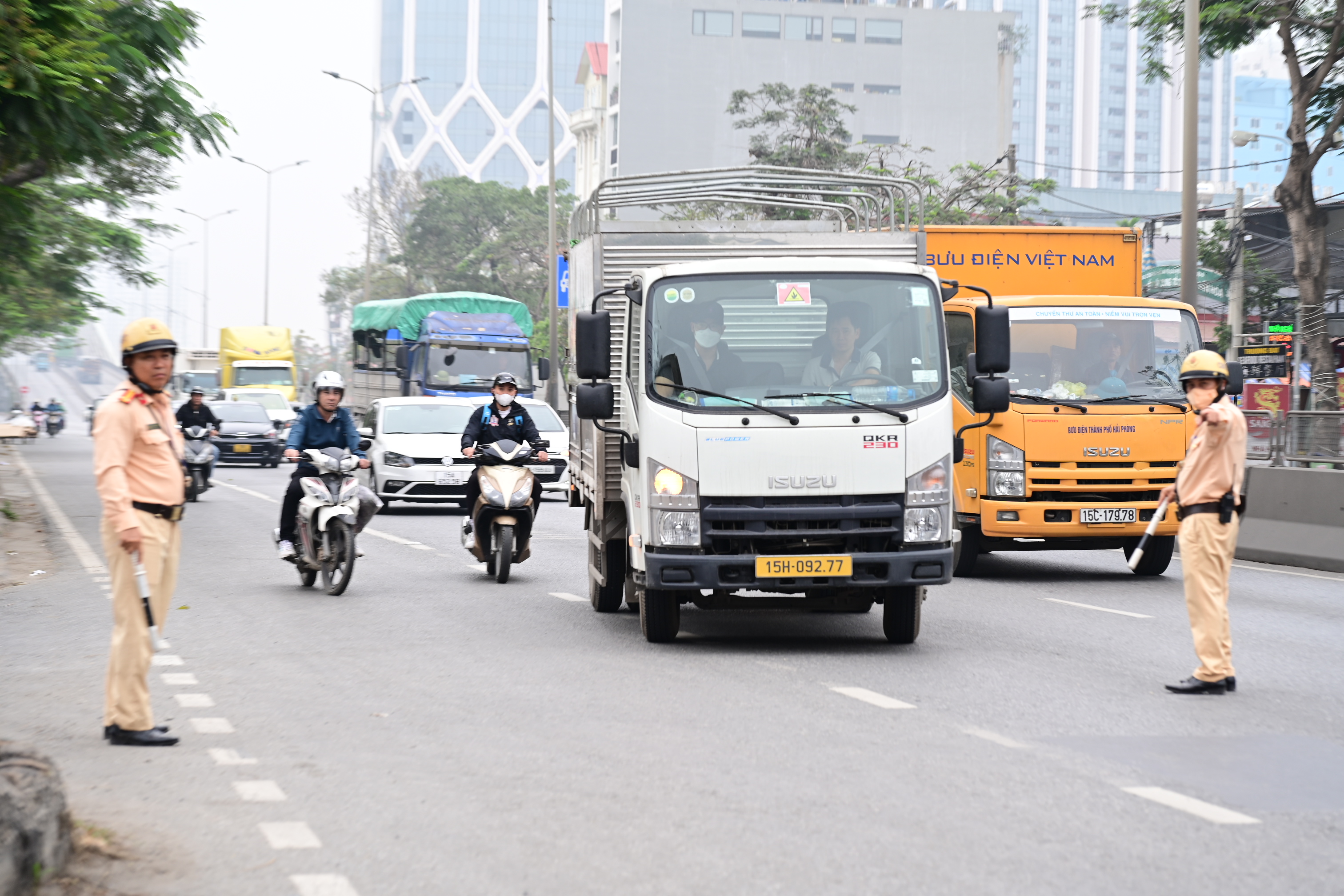 Xử lý 394 xe ô tô đầu kéo vi phạm trật tự an toàn giao thông